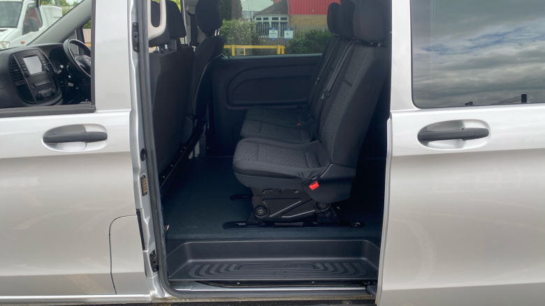 Mercedes-Benz Vito L2 Diesel Rwd 116CDI Premium Crew Van 9G-Tronic
